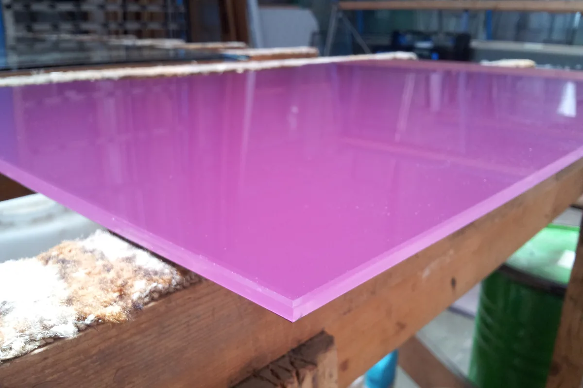 Bespoke coloured glass splashback prepared by Park Glass